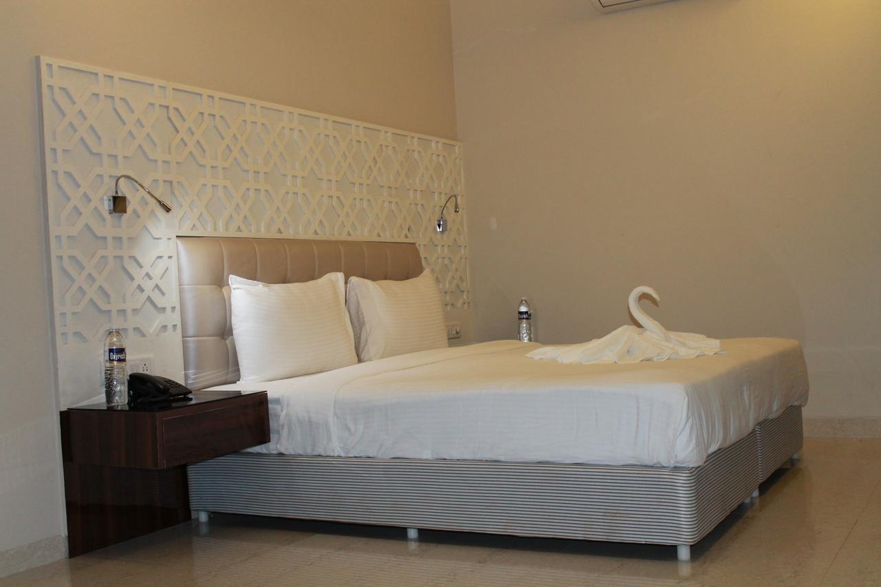 Hotel Goa Continental Arpora Exterior photo